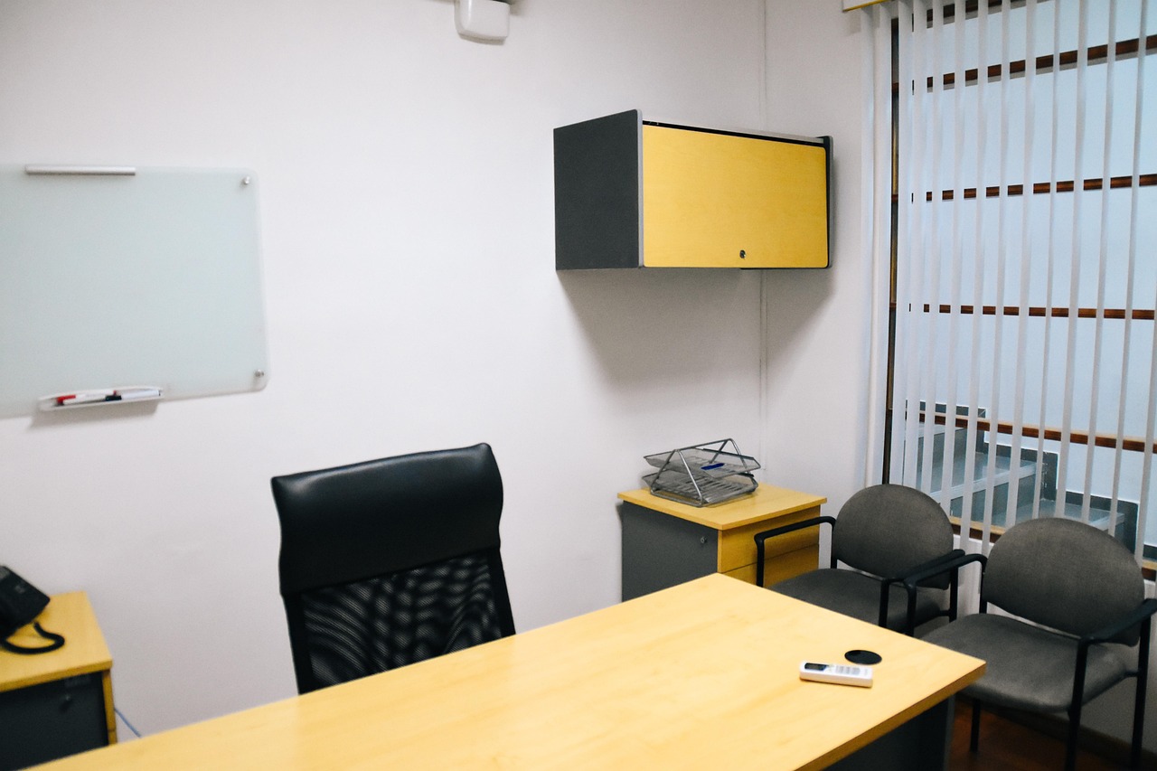 卧龙活用公开场合，推广公司品牌形象。